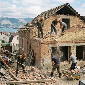 Демонтаж аварийных зданий в Новороссийске | Снос ветхих строений