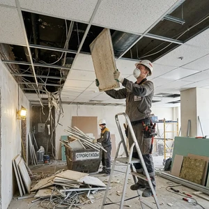 Демонтаж подвесных потолков в Новороссийске | Снос потолков Армстронг, реечных
